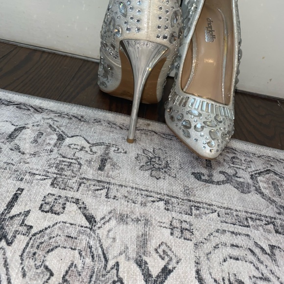 Sliver Bling Charlotte Russe Heels - Picture 3 of 5